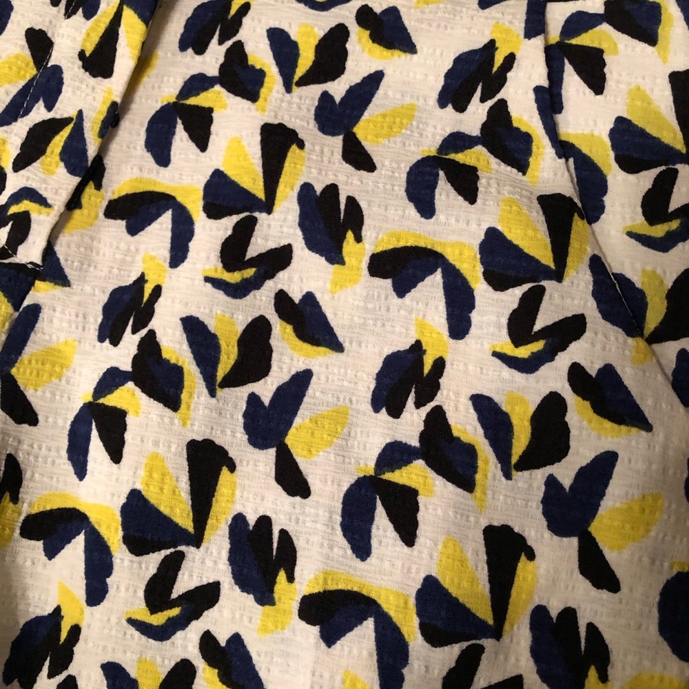 Boutique-Style Patterned Shorts - Picture 2 of 4